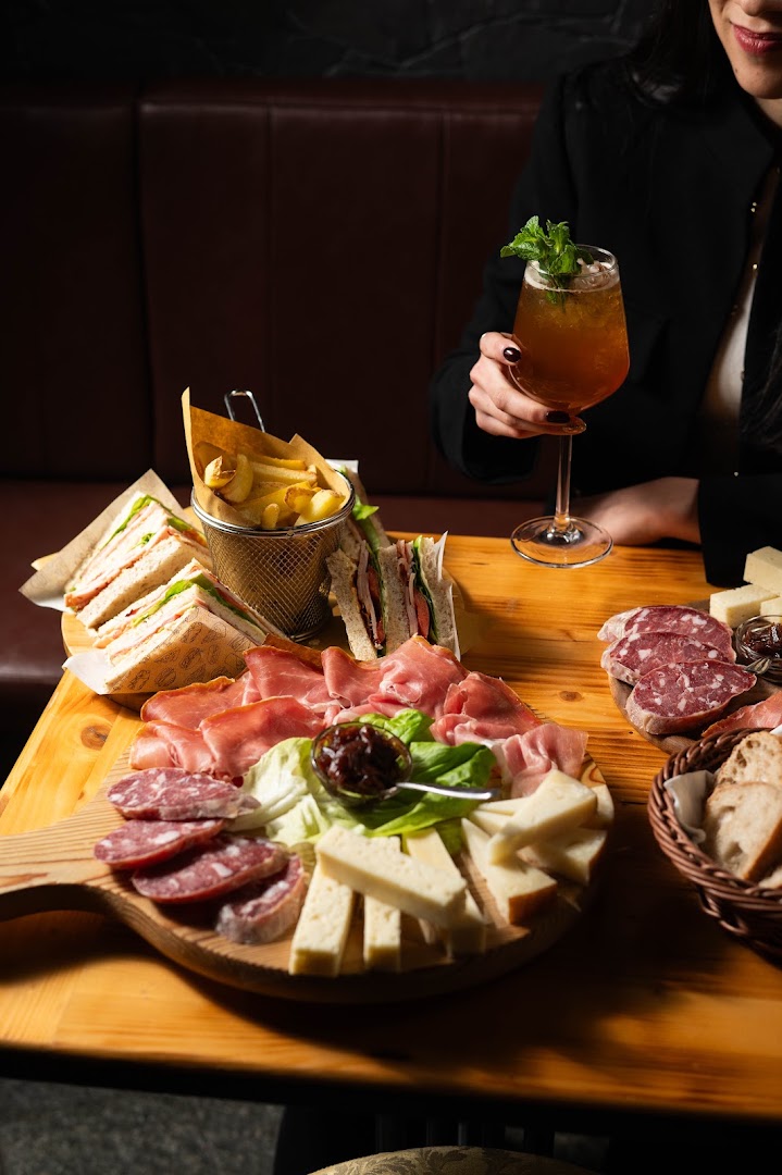 T·Club Cocktail Bar