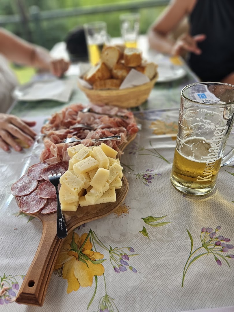 Ta stara butëa