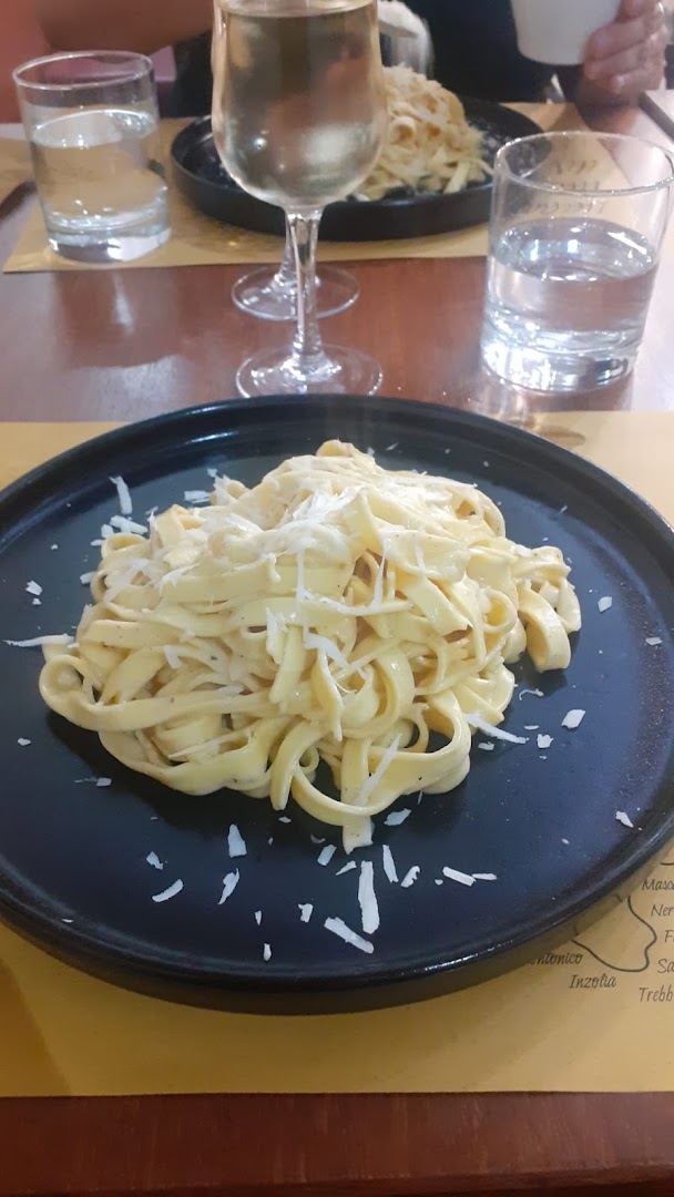 Tabacchi/Ristorante/Pizzeria "Bèla Ugo"