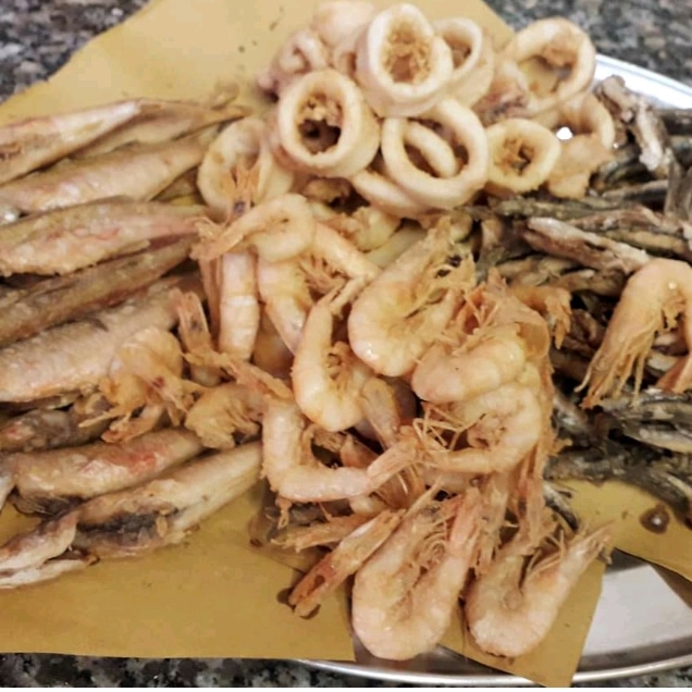 Take Away Meat and Fish pollo allo spiedo