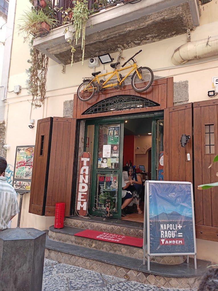 Tandem Ragù - Via Paladino, Napoli