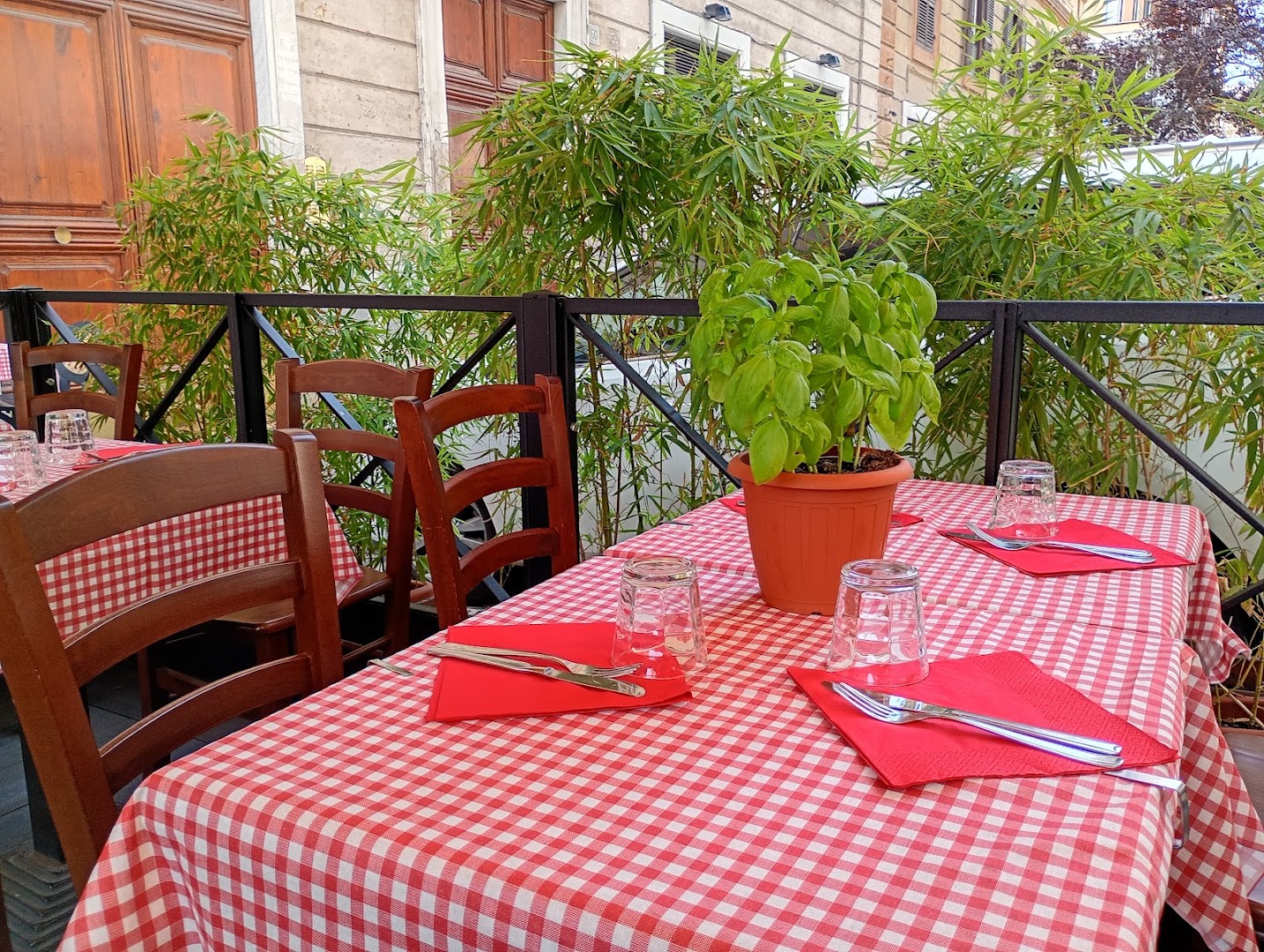 Taverna Bacchus Ristorante Trattoria. Family Restaurant since 1974