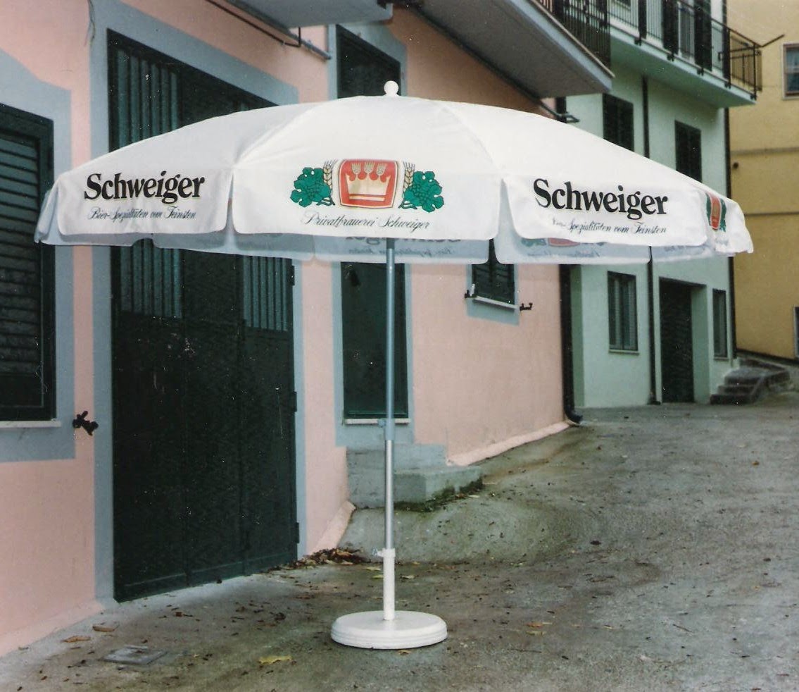 TAVOLI E PANCHE + SPILLATORI BIBITE NOLEGGIO