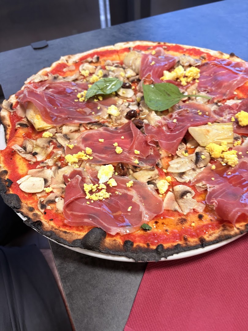 Tema - Roma in una pizza
