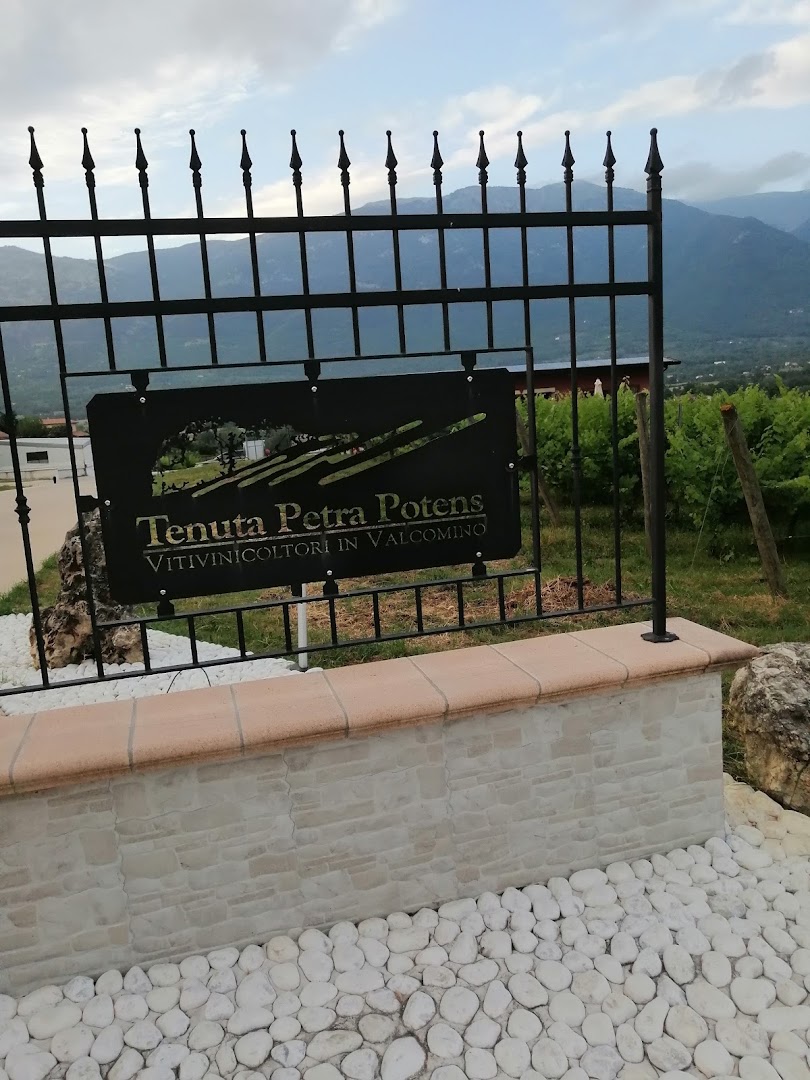 Tenuta Petra Potens di Ciro Calabrese/Calici e Forchette