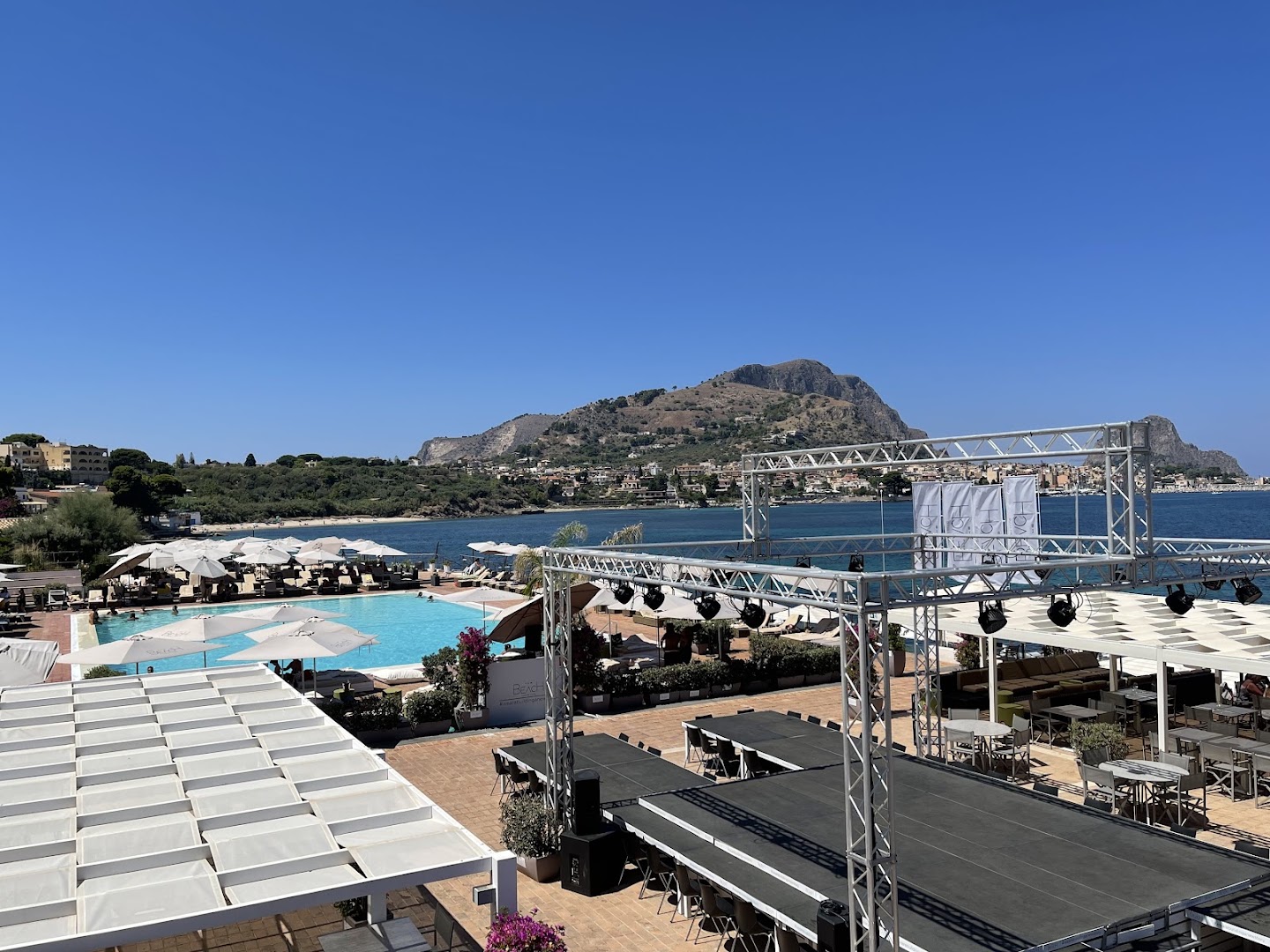 The Beach Luxury Club