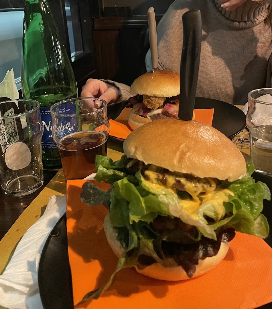 The Clover Irish Pub