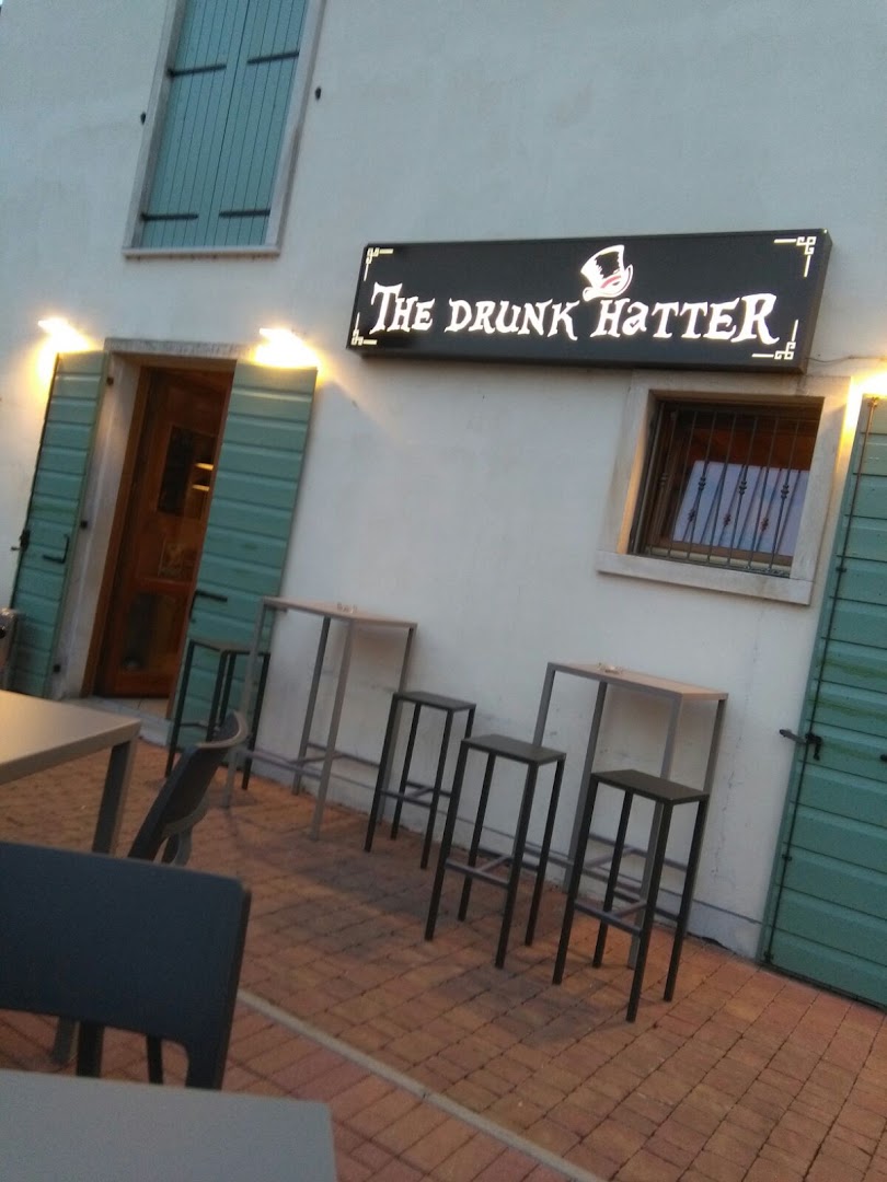 The Drunk Hatter - Il cappellaio ubriaco