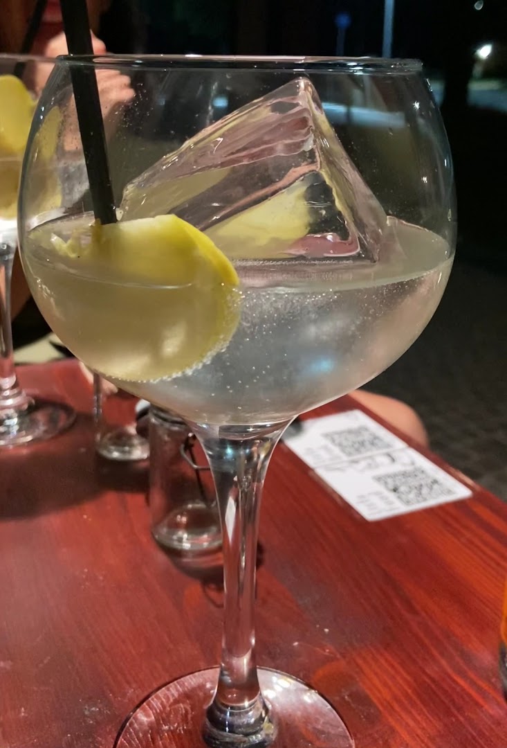 The First Caffè Gintoneria & Cocktail bar