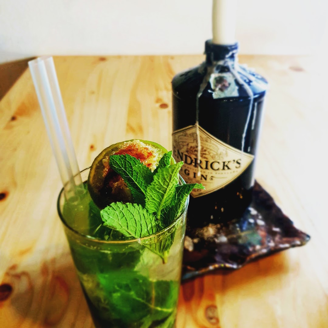 The First Caffè Gintoneria & Cocktail bar