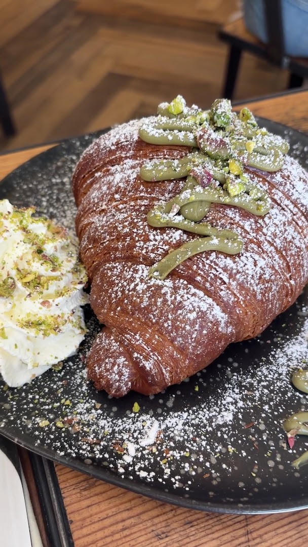 THE LOFT Colazione, Brunch & Pizza Dinner vicino San Pietro