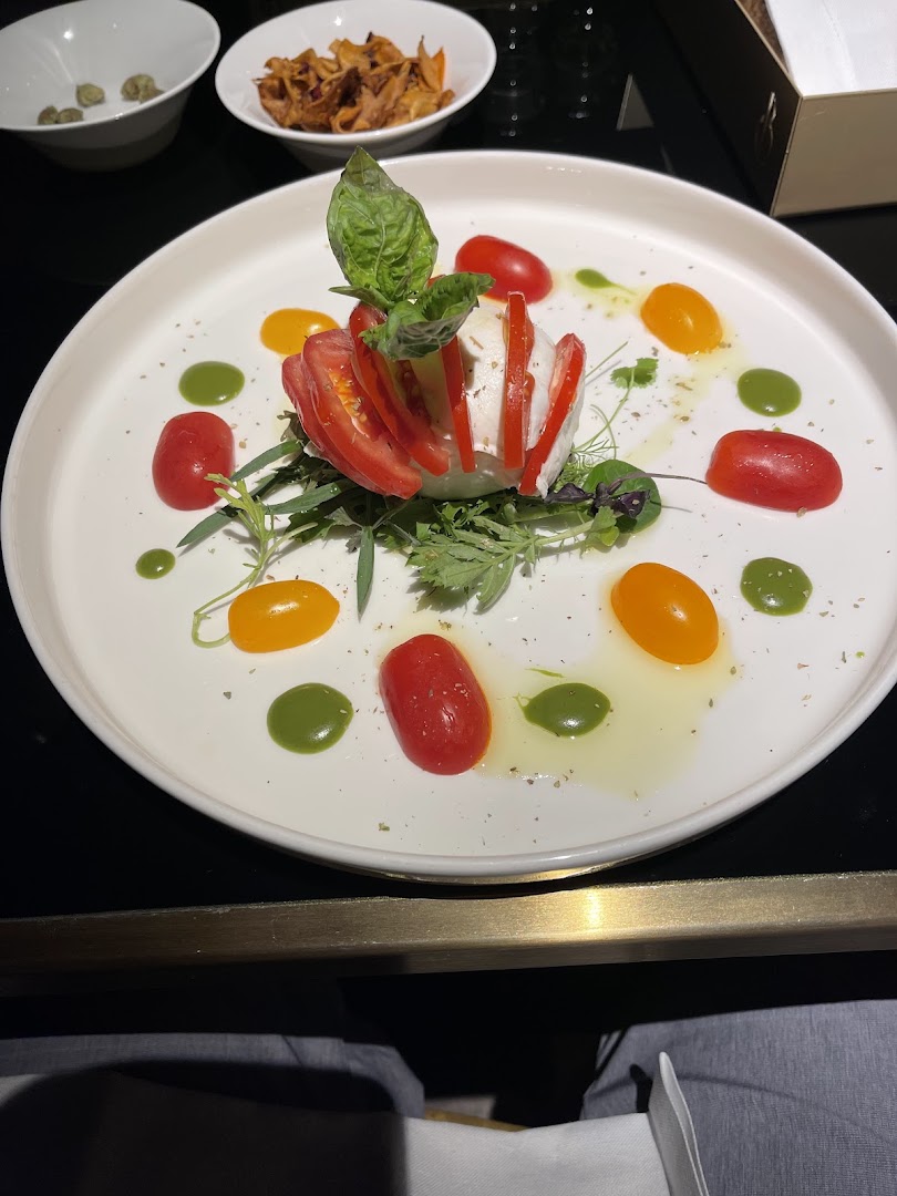 THE NIQ BAR & RESTAURANT
