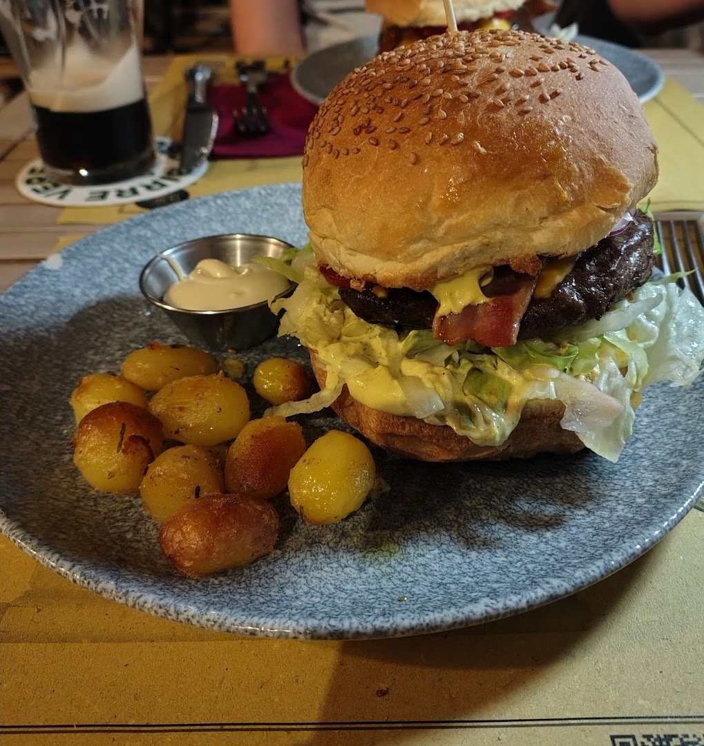 The Public House Whisky & Kitchen