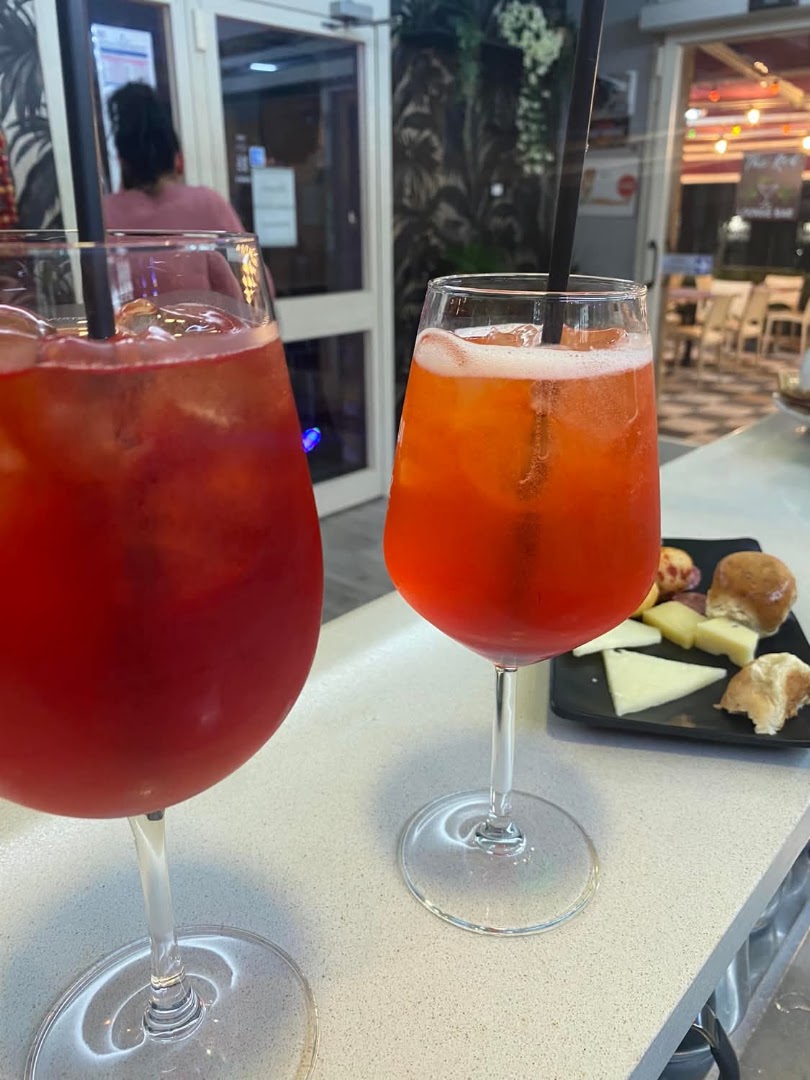 THE RED lounge bar