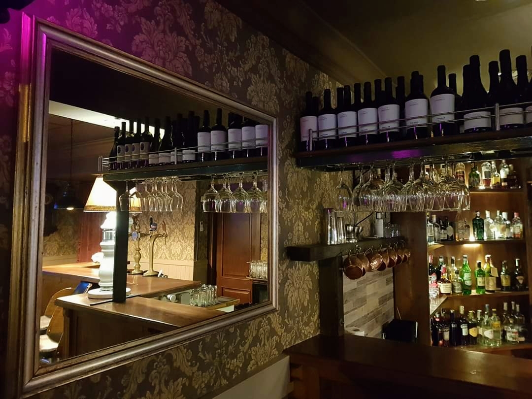 THE UPPER PUB, Cori