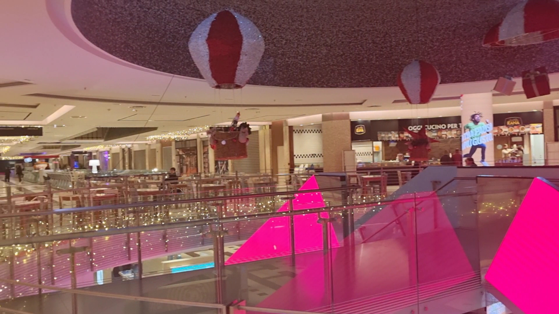 The Wow Side - Shopping Centre
