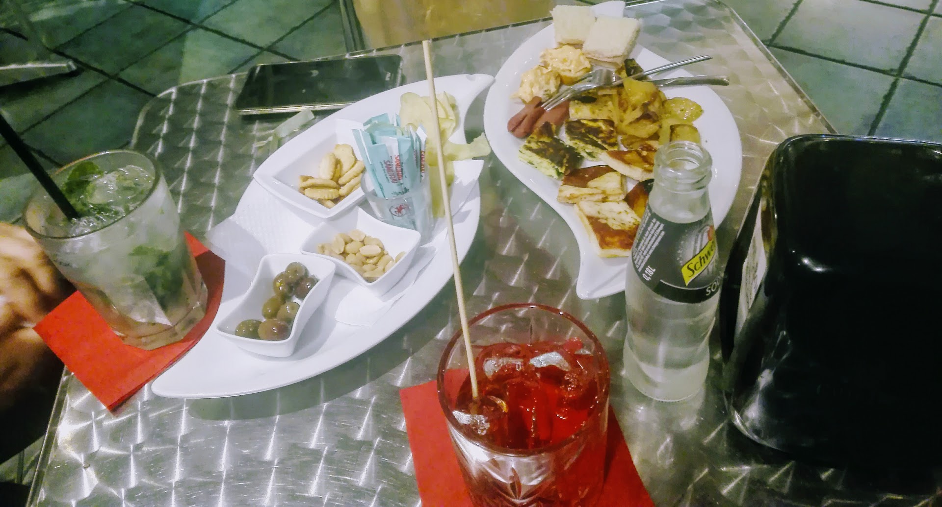Tiburon Cafè