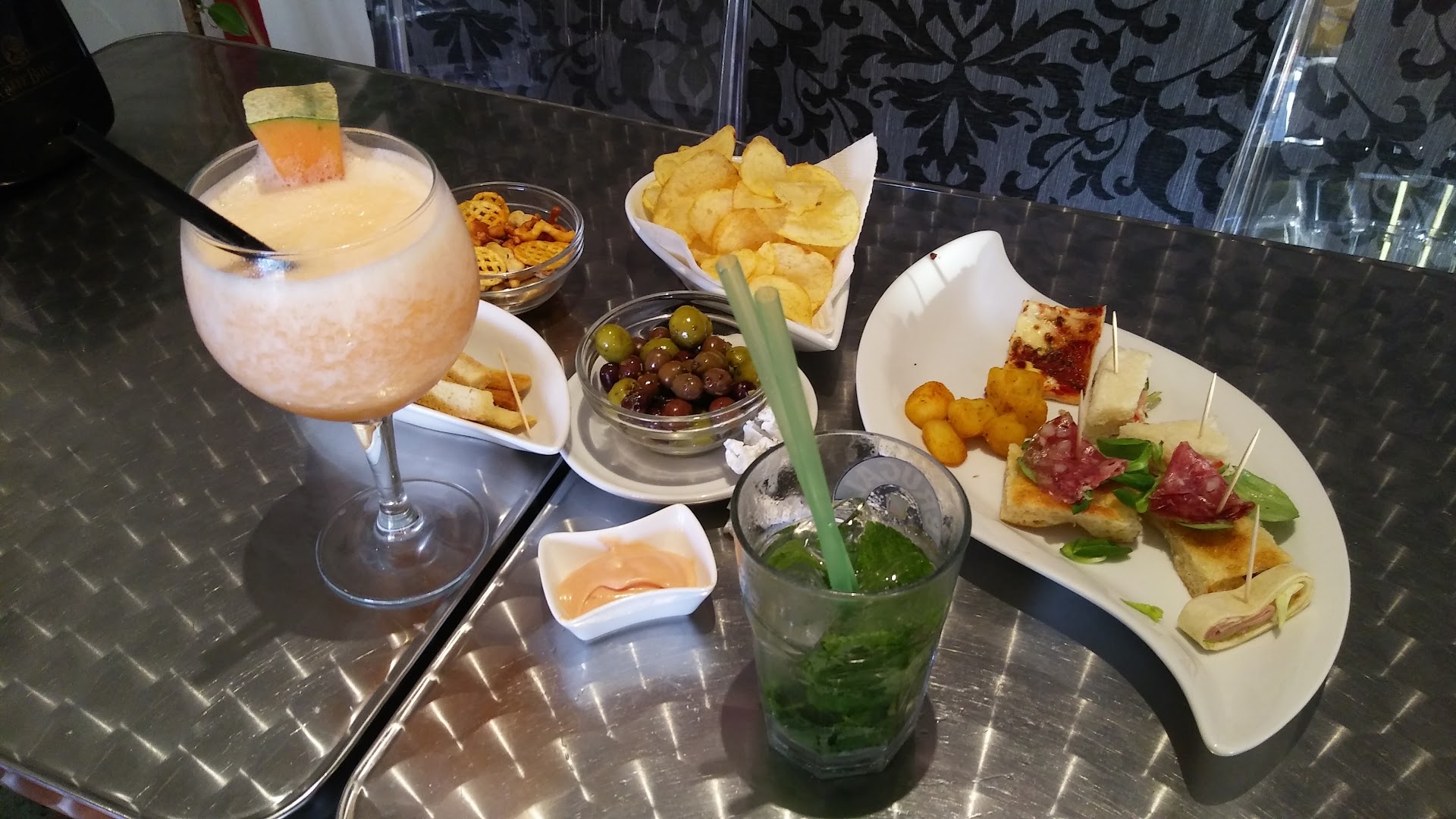 Tiburon Cafè