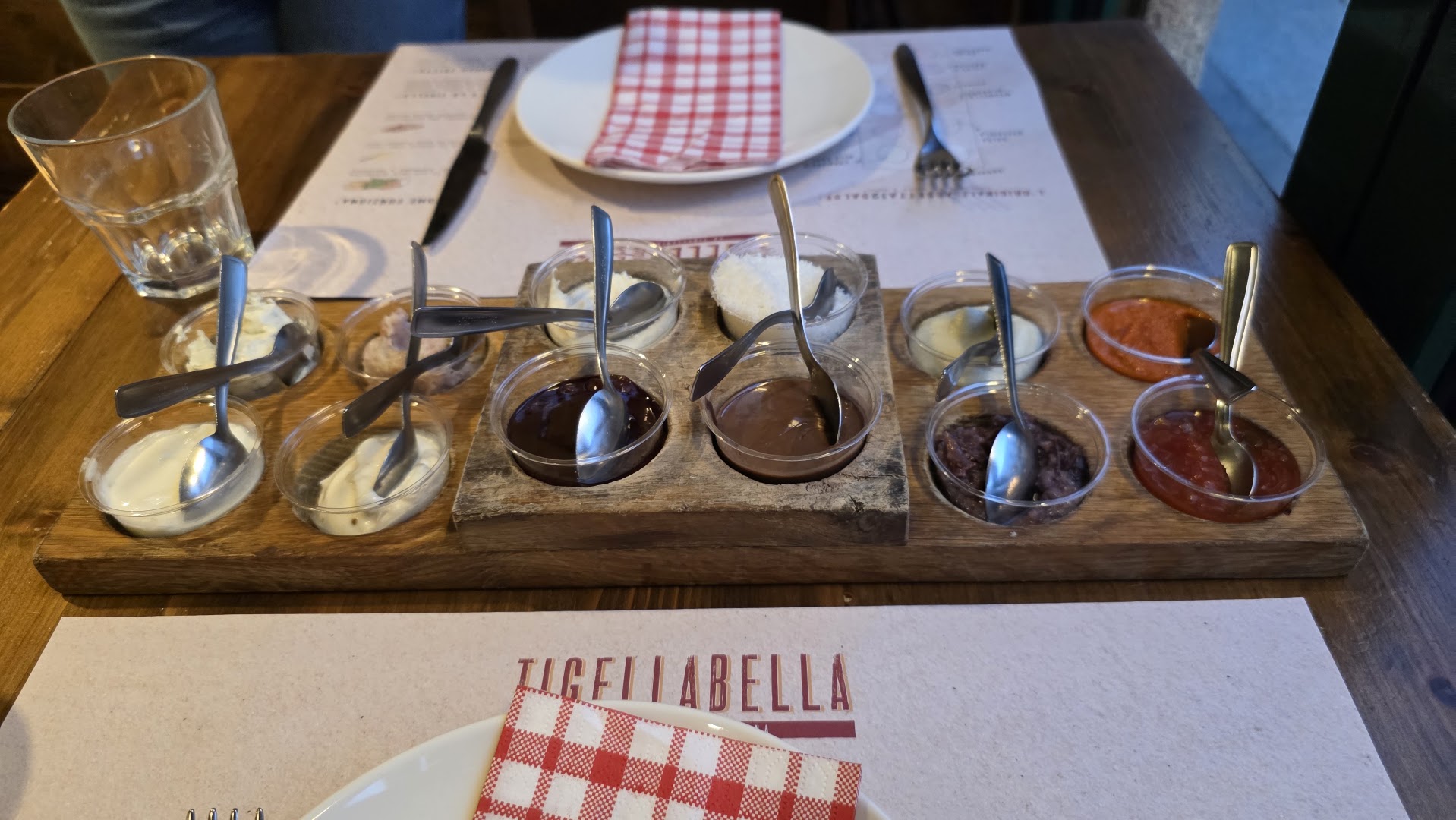 Tigella Bella, Pavia