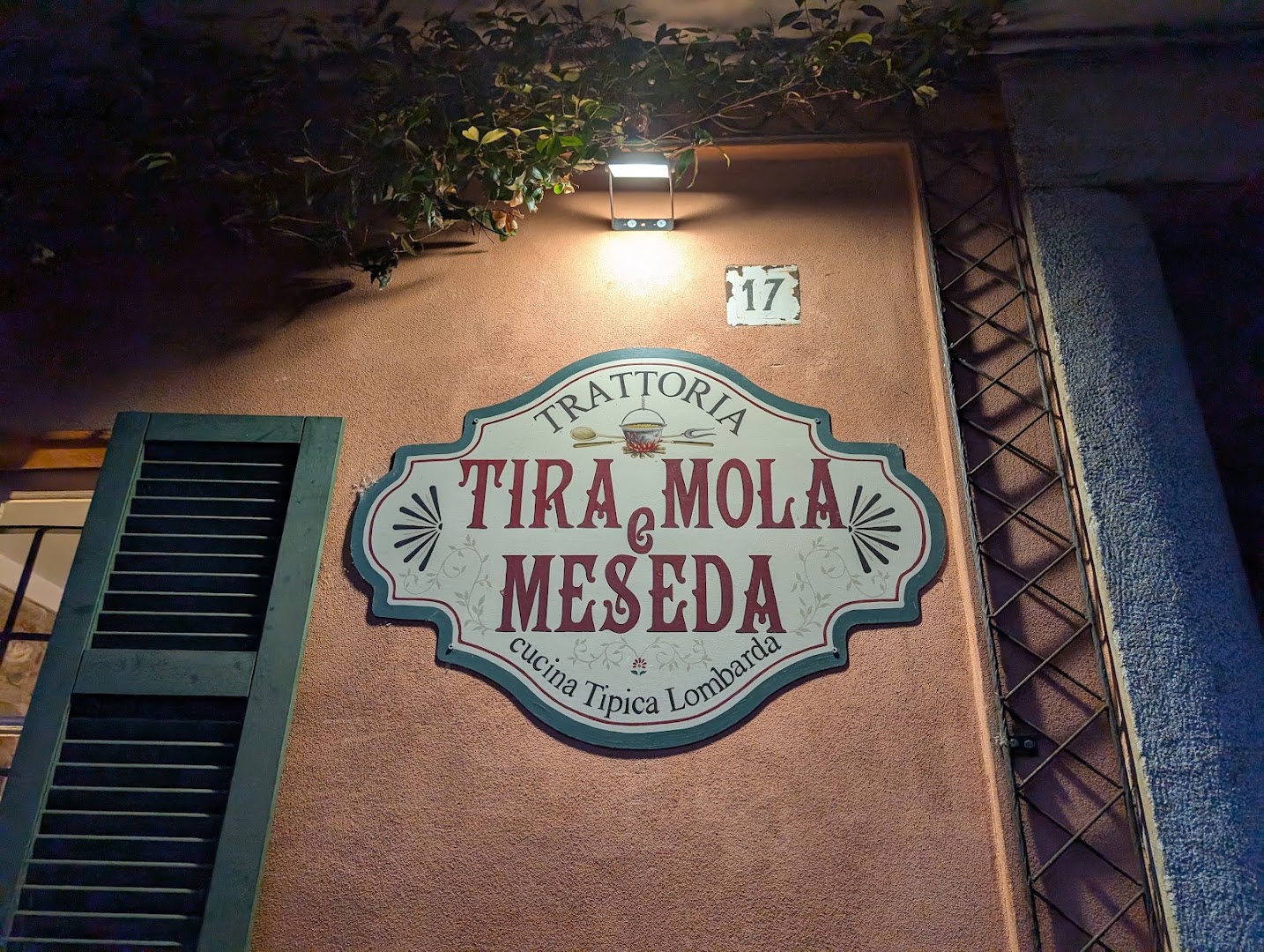 Tira, Mola e Meseda, Como