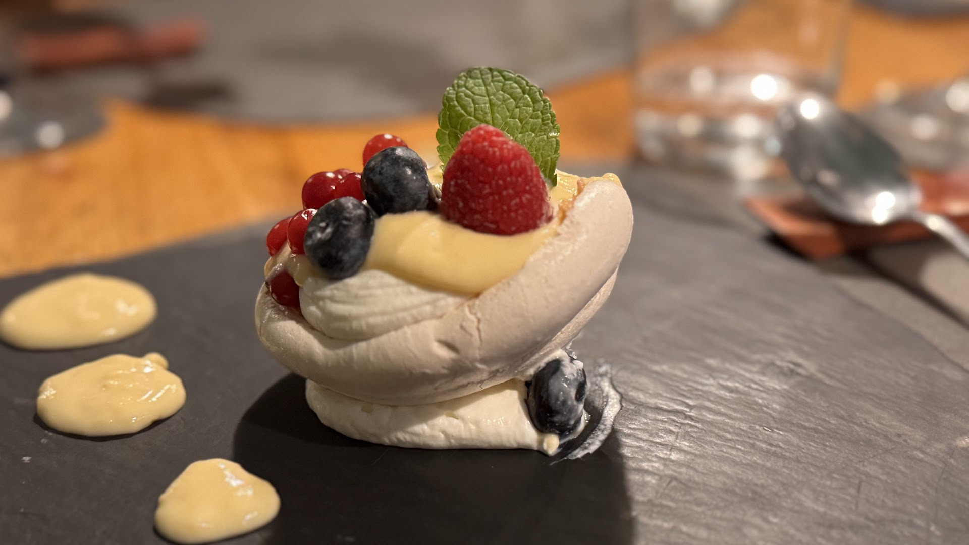 Tiz cucina e sofà