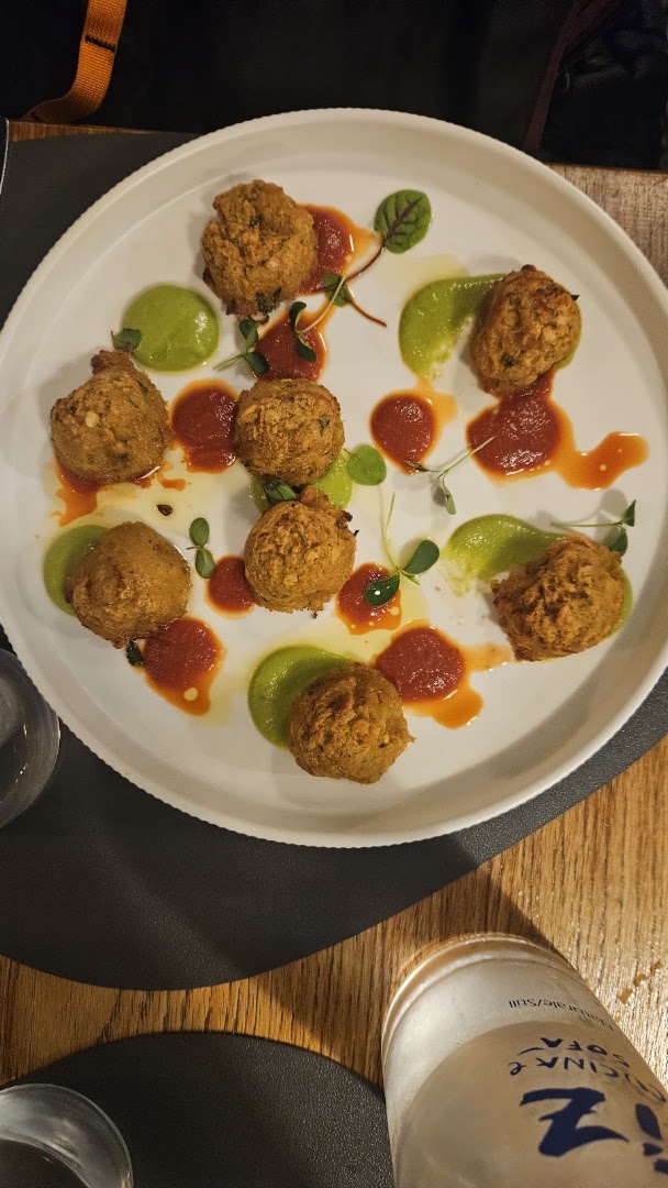 Tiz cucina e sofà