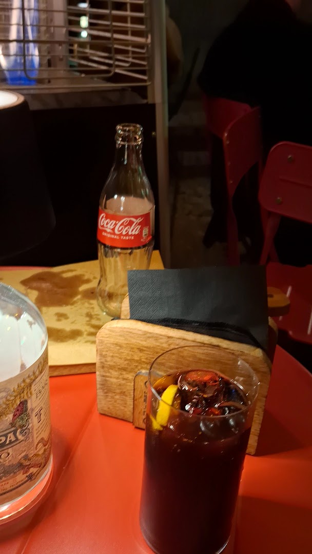 Tom - Mas que un Bar