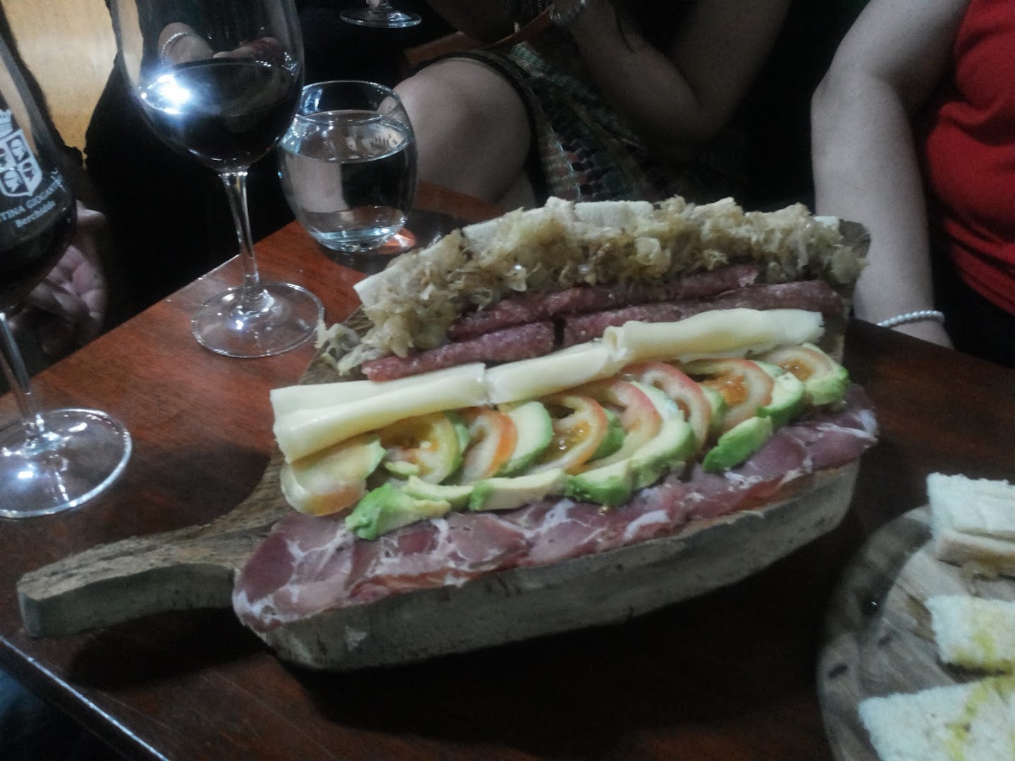 TOMAS PUB
