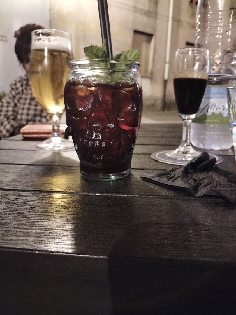 TOMAS PUB