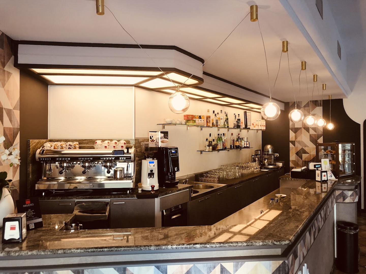 TOP CAFFÈ food & drink