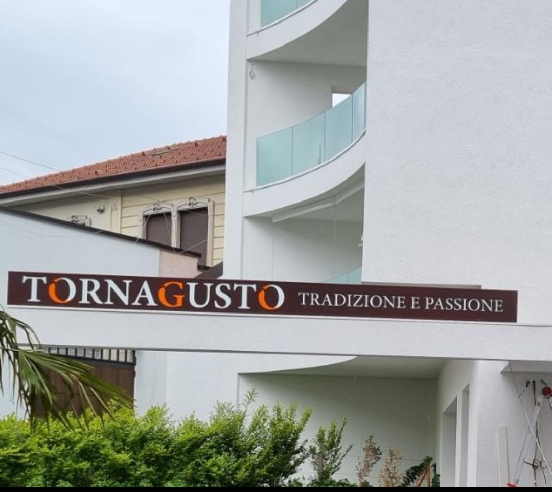 TORNAGUSTO