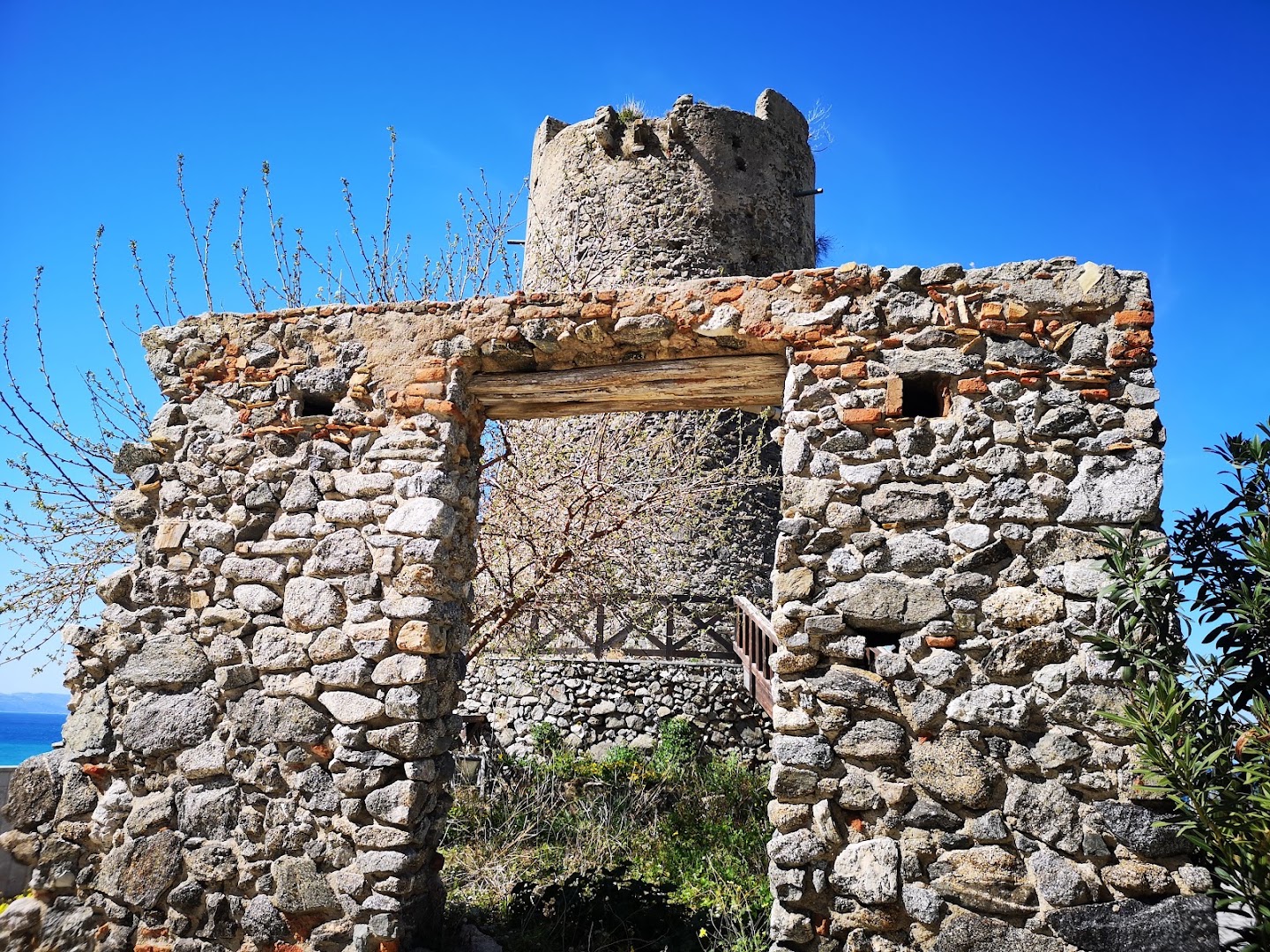 Torre Aragonese Capo Rocchi Ruggiero