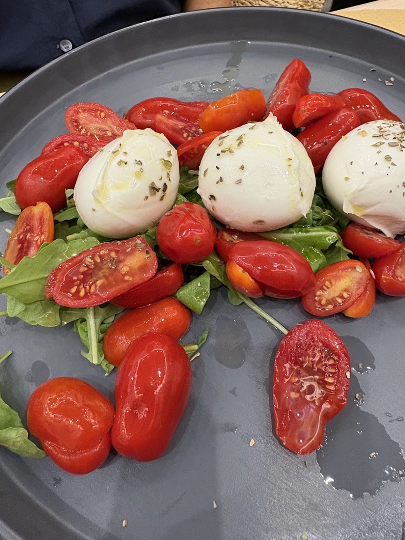 Trattoria del Golfo - Napoli - Tipica trattoria Napoletana - Genovese - Piatti di Pesce - Spigola fritta in crosta di sale, Napoli