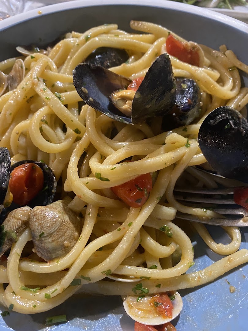 Trattoria del Golfo - Napoli - Tipica trattoria Napoletana - Genovese - Piatti di Pesce - Spigola fritta in crosta di sale