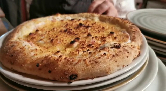 Trattoria del Golfo - Napoli - Tipica trattoria Napoletana - Genovese - Piatti di Pesce - Spigola fritta in crosta di sale