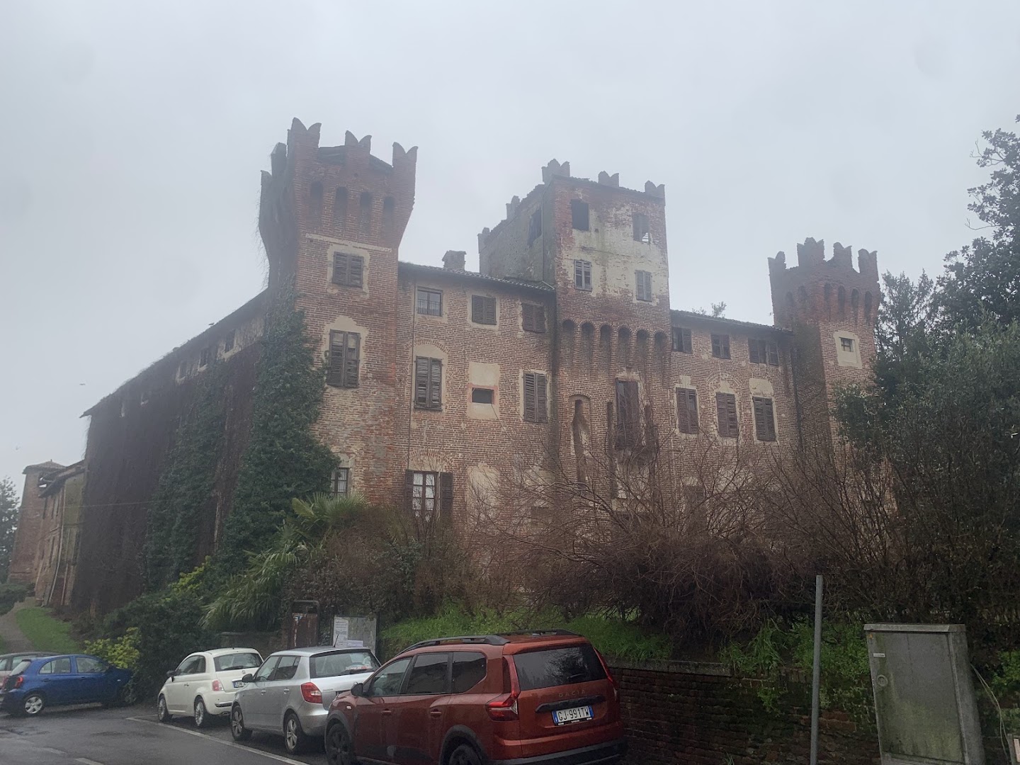 trattoria dell'amicizia, osteria, ristorante locale, tradizionale, cibo italiano.