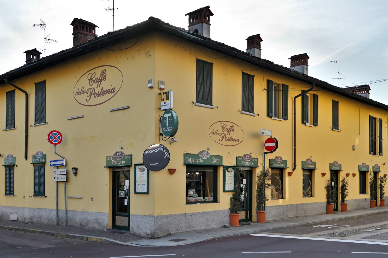 Trattoria Milanese Fuori Milano - Caffè della Posteria