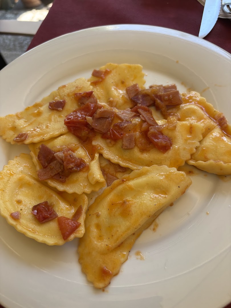 Trattoria Pisello, Baschi
