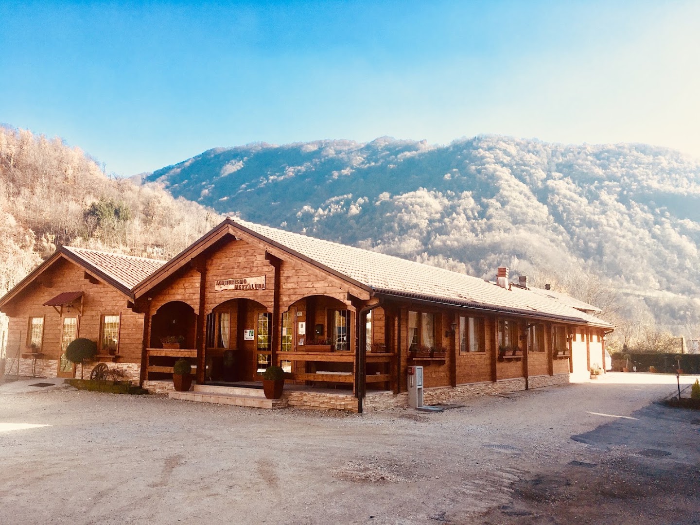 Trattoria Pizzeria Mezzaluna