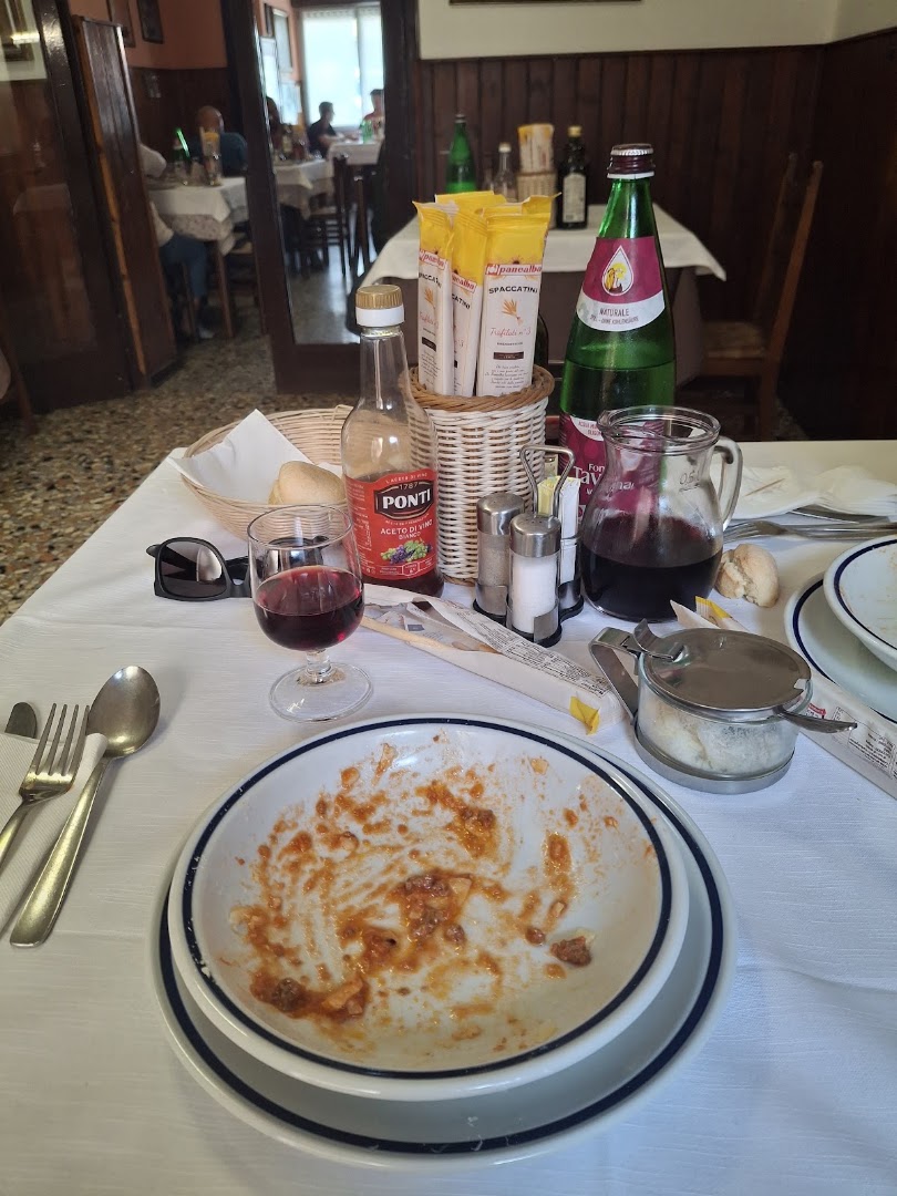 Trattoria Tre Stelle, Paese