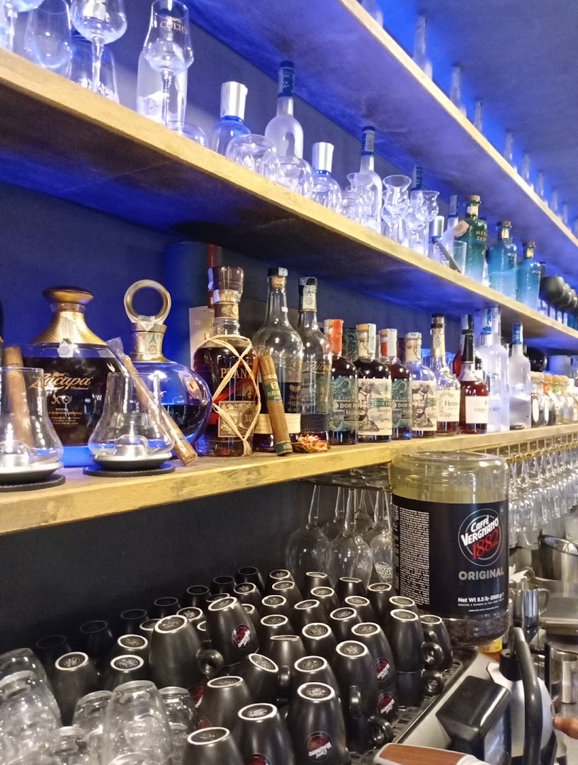 Trecento Bar & Lounge