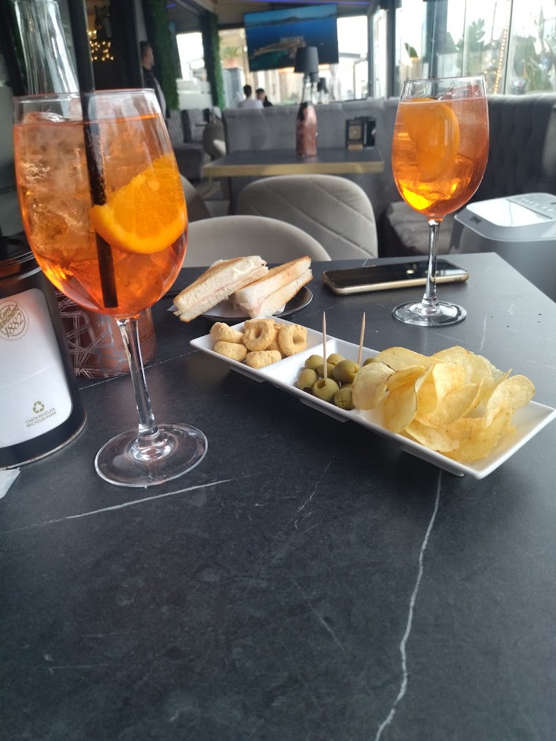 Trecento Bar & Lounge