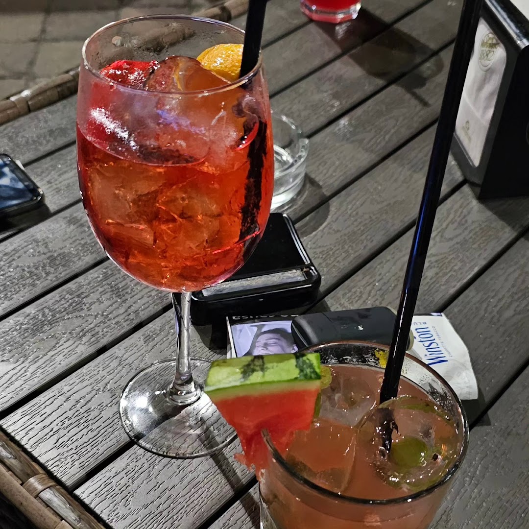 Trecento Bar & Lounge