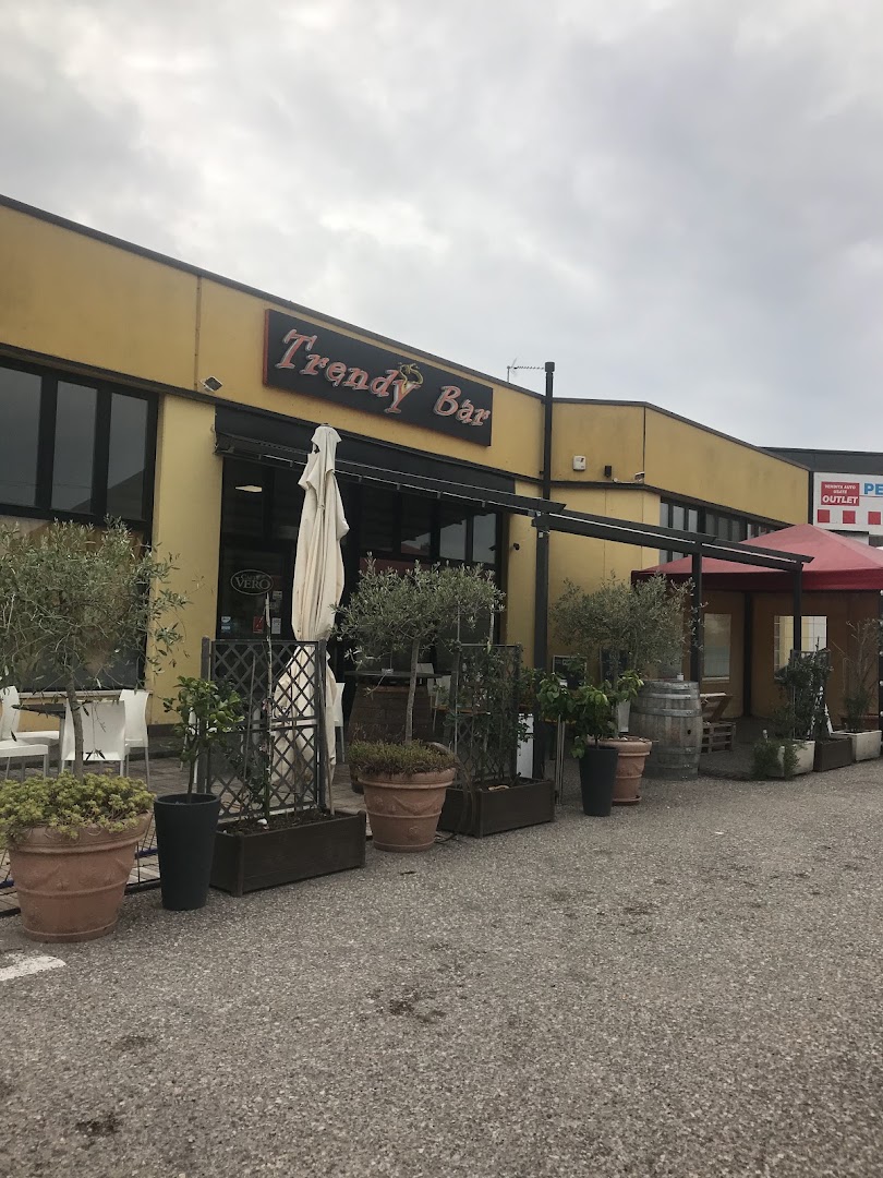TRENDY BAR DI FLORICICA NECULA