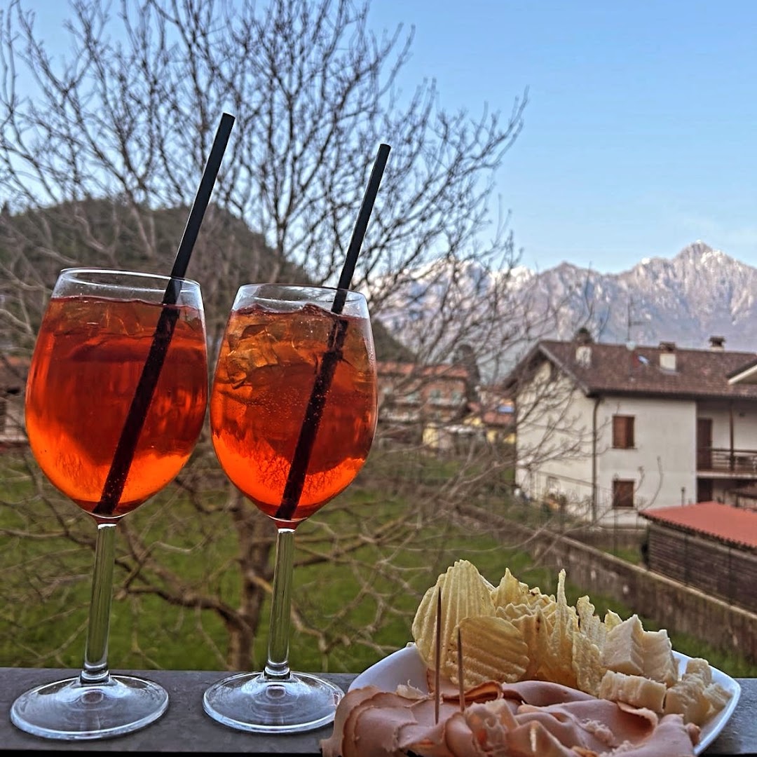 Trento's Bar