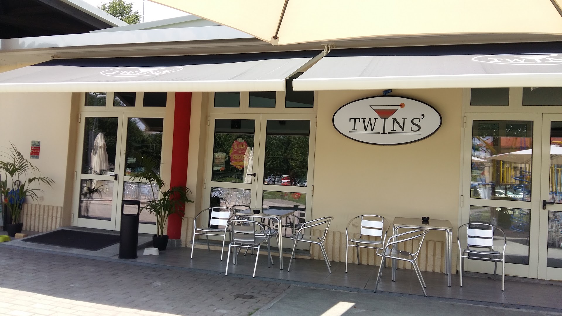 Twins Bar