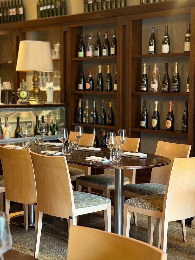 Uinauino Ristorante Bistro’ by Dmitri Galuzin