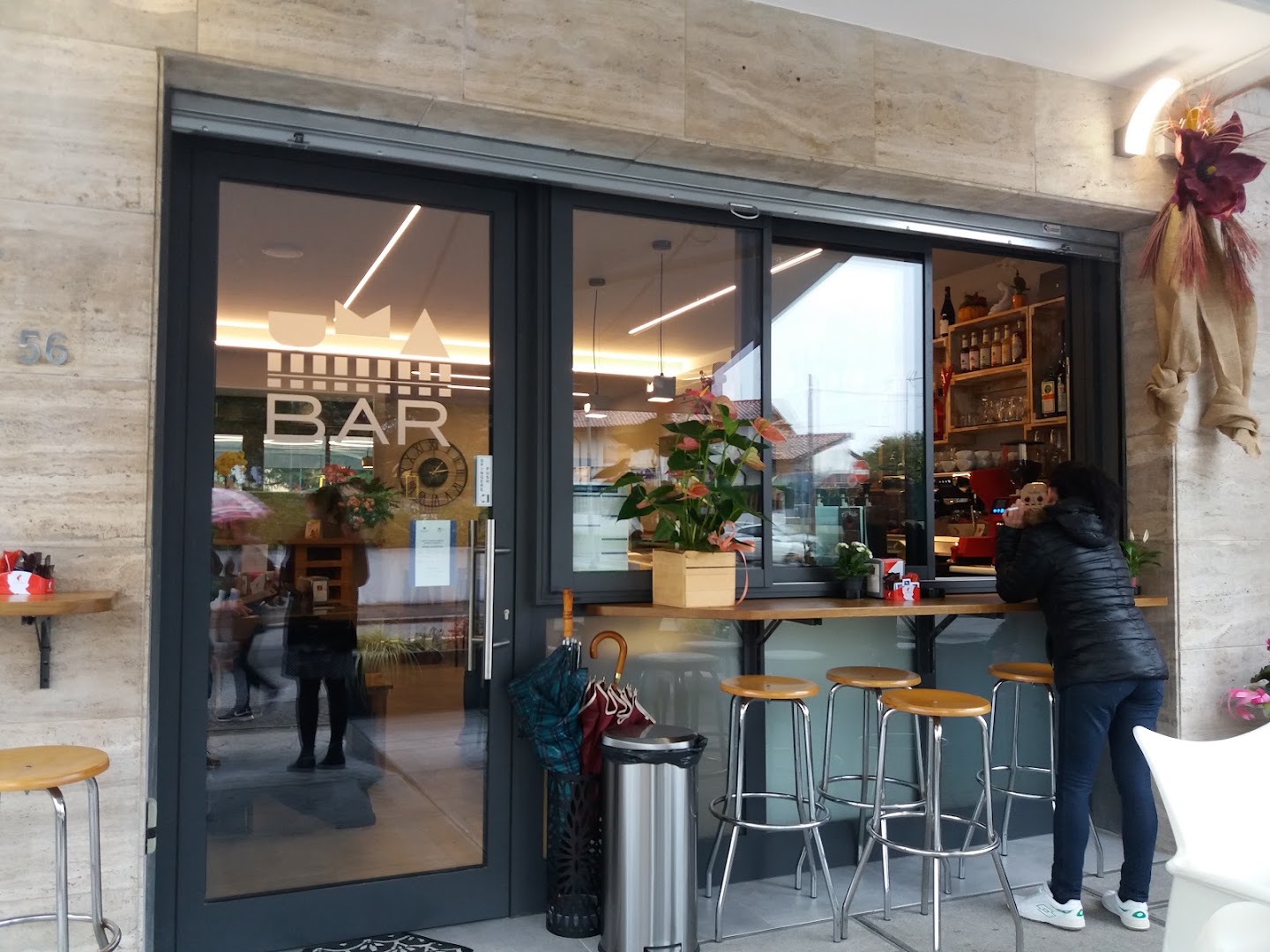 UMA BAR