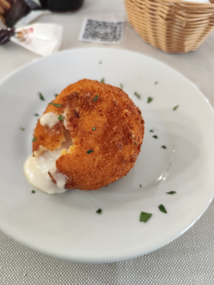 Un Tavolino Sullo Stretto