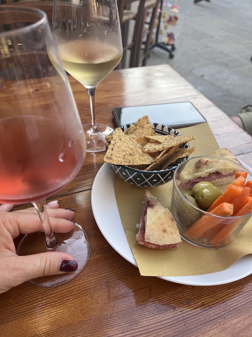 UnoStranoLocale, Porto Azzurro